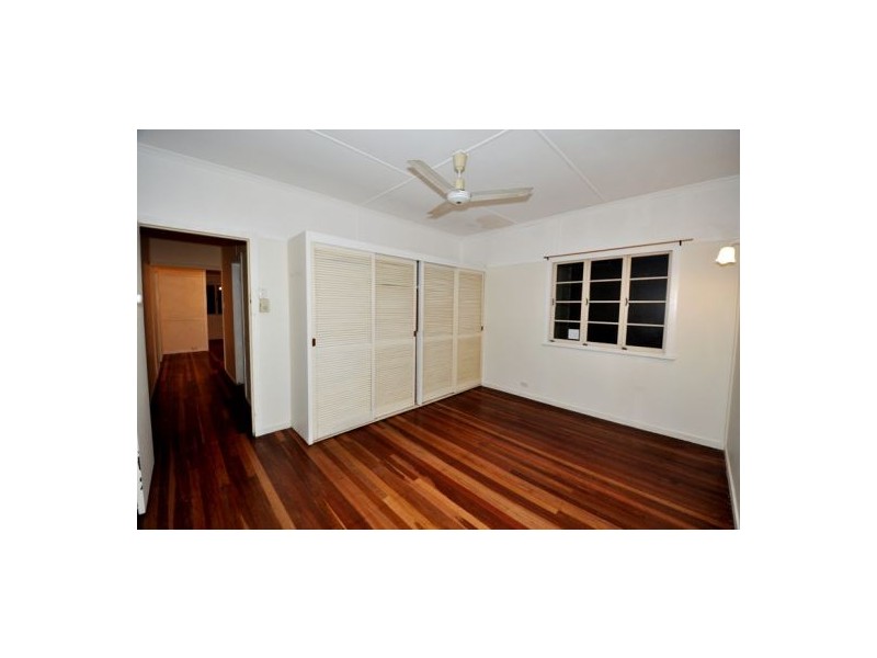 9 Ootana St, Chapel Hill QLD 4069