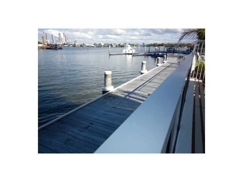 77 Brighton parade, Southport QLD 4215