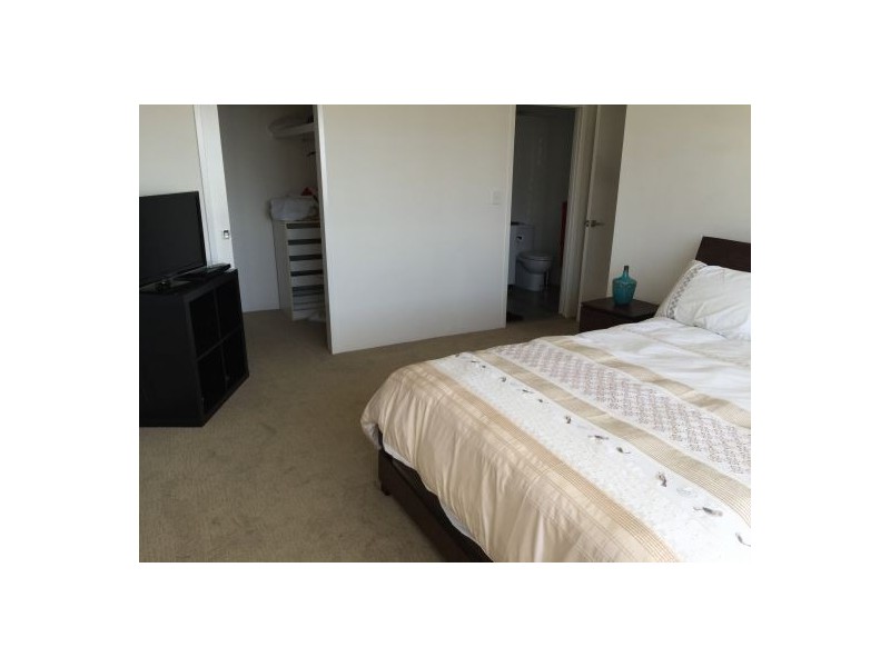 77 Brighton parade, Southport QLD 4215