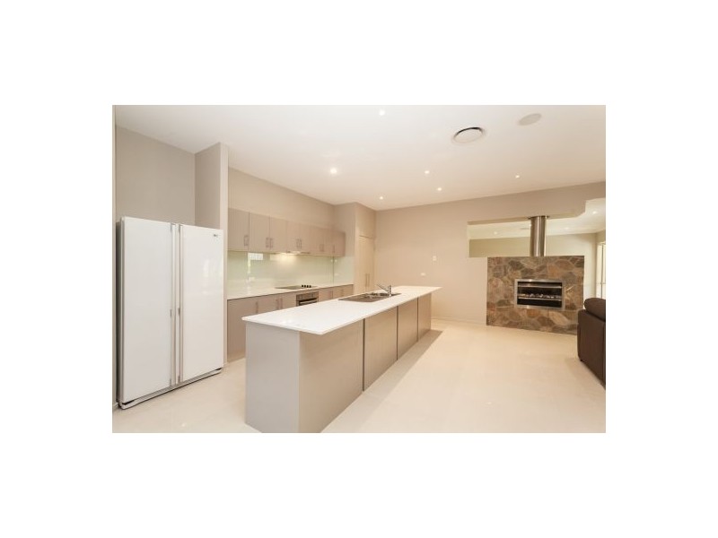 4 Rainlily Cres, Upper Coomera QLD 4209