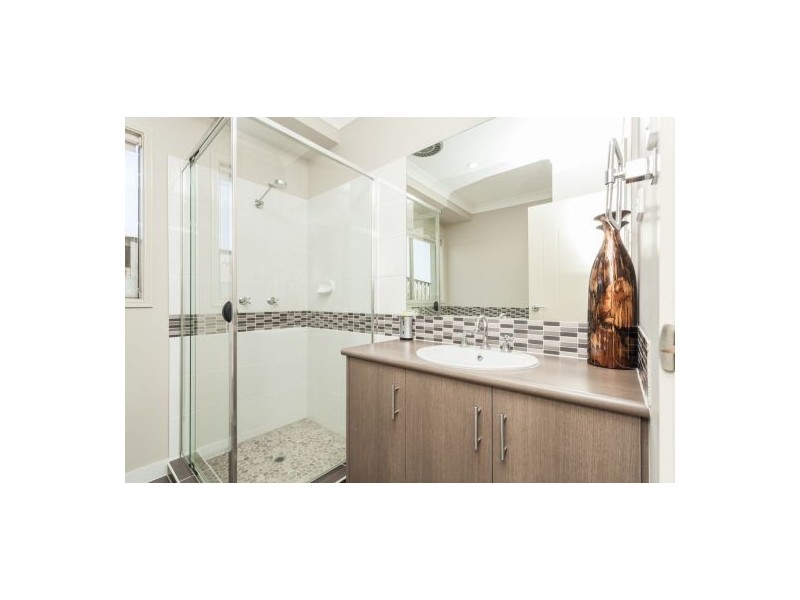 4 Rainlily Cres, Upper Coomera QLD 4209