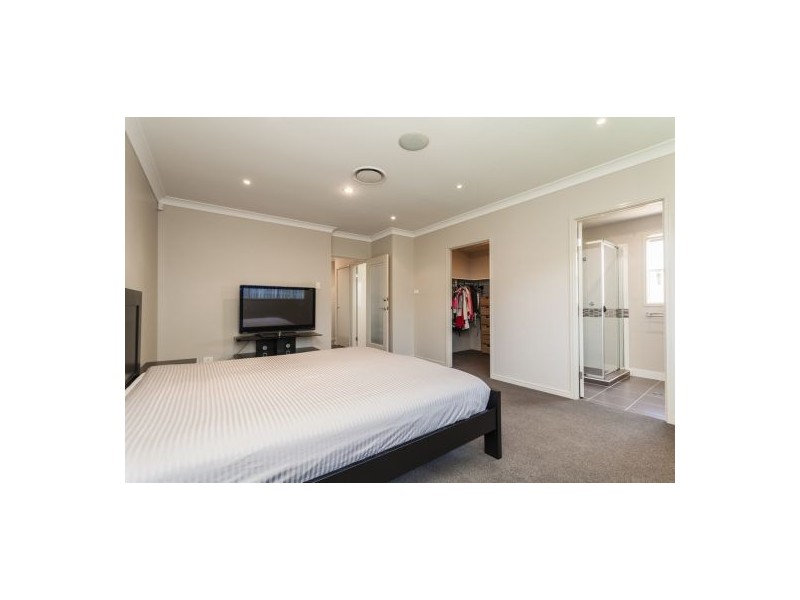 4 Rainlily Cres, Upper Coomera QLD 4209