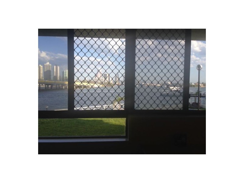 77 Brighton parade, Southport QLD 4215