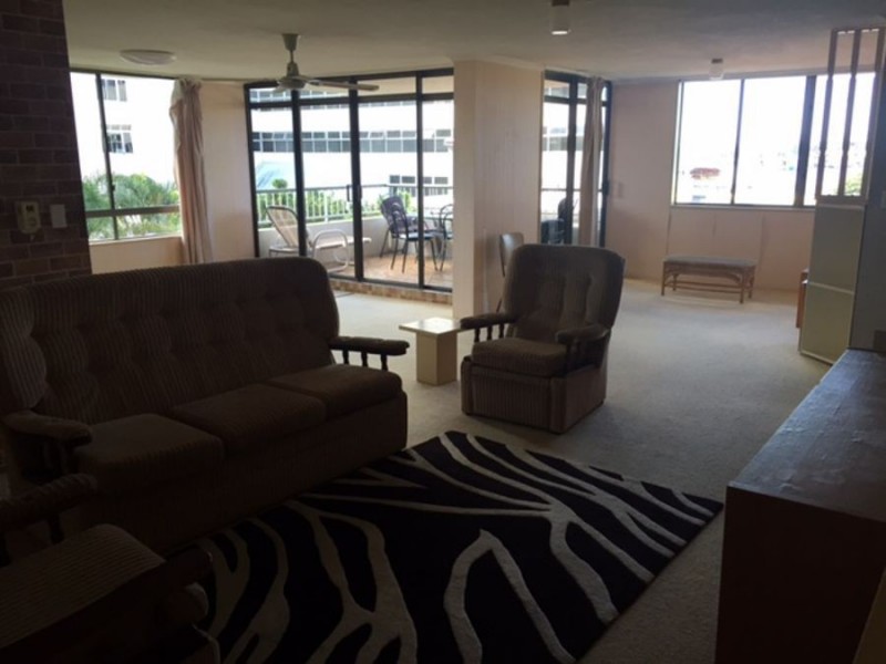77 Brighton Pde, Southport QLD 4215