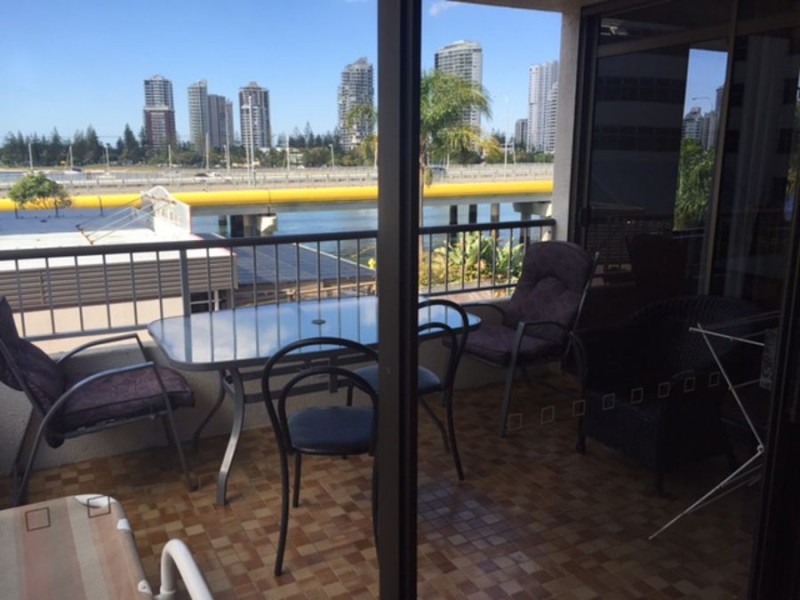 77 Brighton Pde, Southport QLD 4215