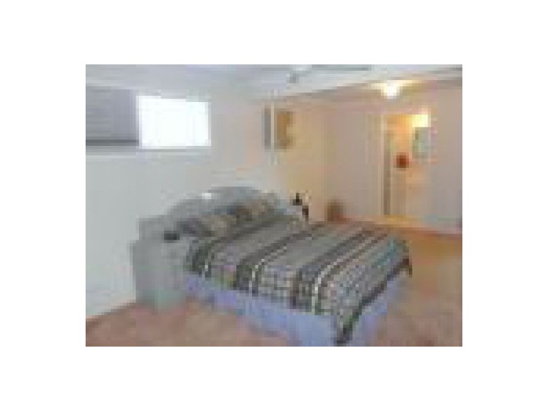 50 Woomera Crescent, Southport QLD 4215