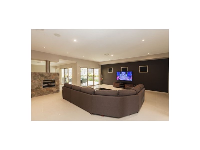4 Rainlily Crescent, Upper Coomera QLD 4209