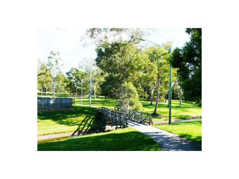17 Helen Street, Hillcrest QLD 4118