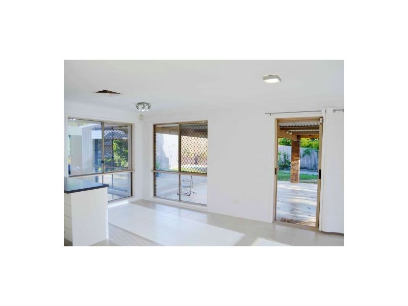 1 Peppertree St, Sinnamon Park QLD 4073