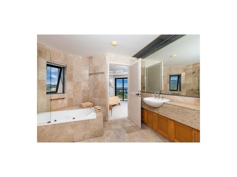 36/181 The Esplanade, Cairns North QLD 4870