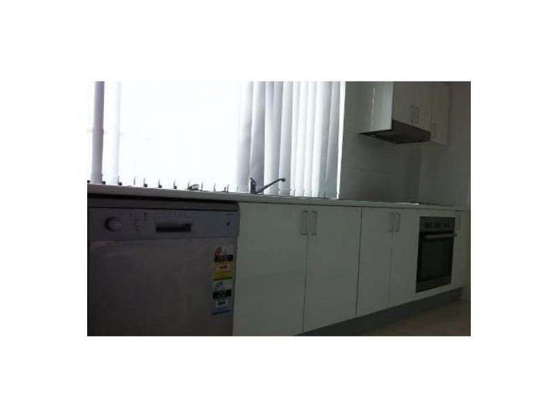Tri-Level23 /11 portia st, Kingston QLD 4114