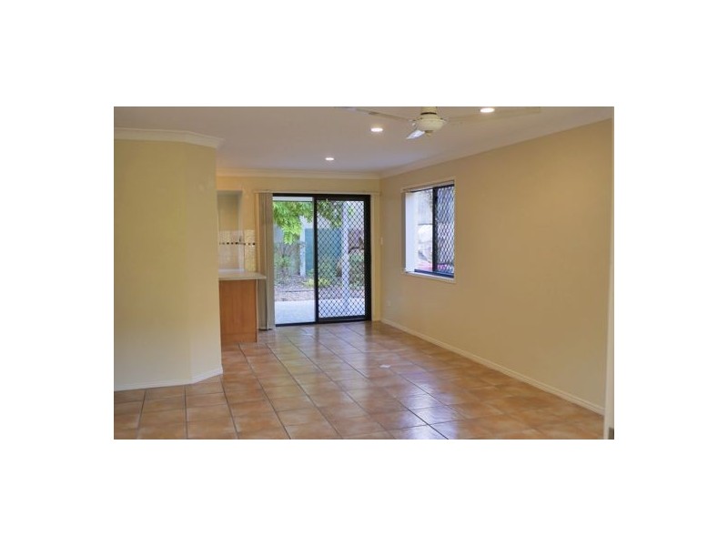 04/08 Buckingham Place, Eight Mile Plains QLD 4113