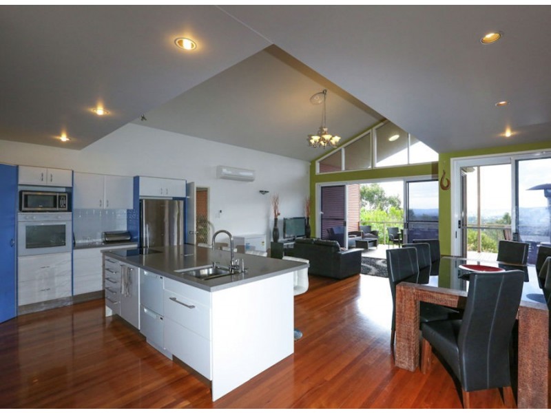 6-8 Hillside Crescent, Edens Landing QLD 4207