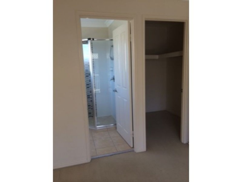 6/11 Pyranees, Calamvale QLD 4116