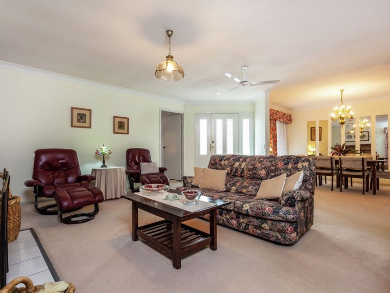 4 Mattes Place, Meadowbrook QLD 4131