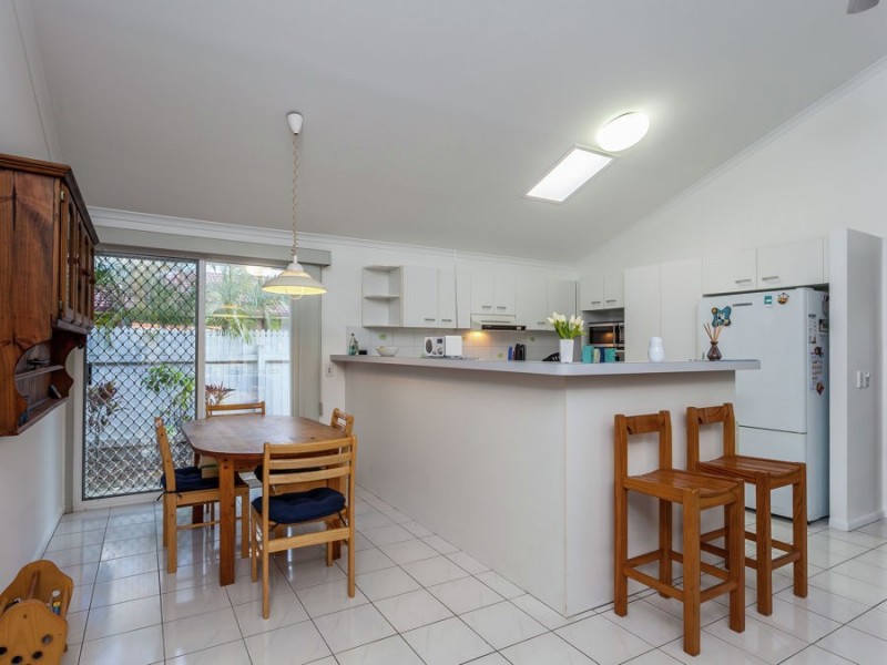 4 Mattes Place, Meadowbrook QLD 4131