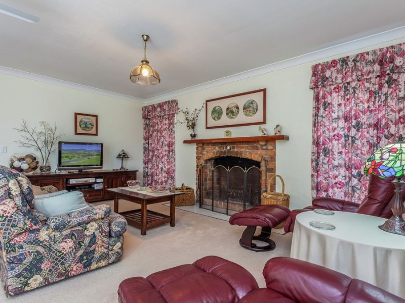 4 Mattes Place, Meadowbrook QLD 4131