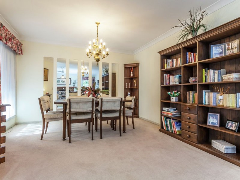 4 Mattes Place, Meadowbrook QLD 4131