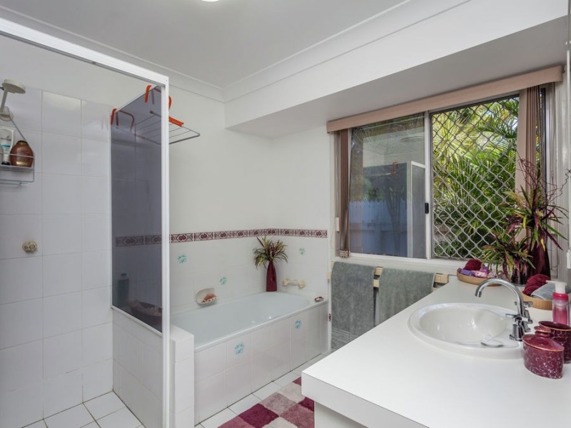 4 Mattes Place, Meadowbrook QLD 4131
