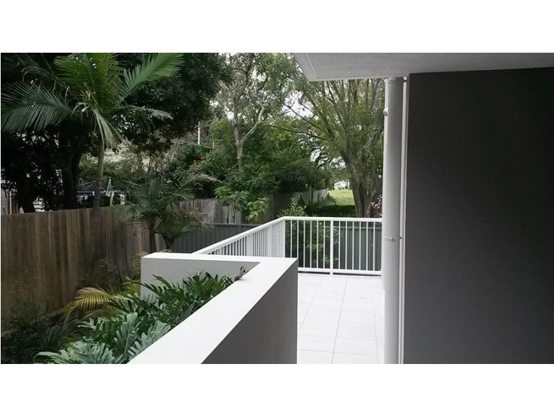 2/8 Ahern Street, Labrador QLD 4215