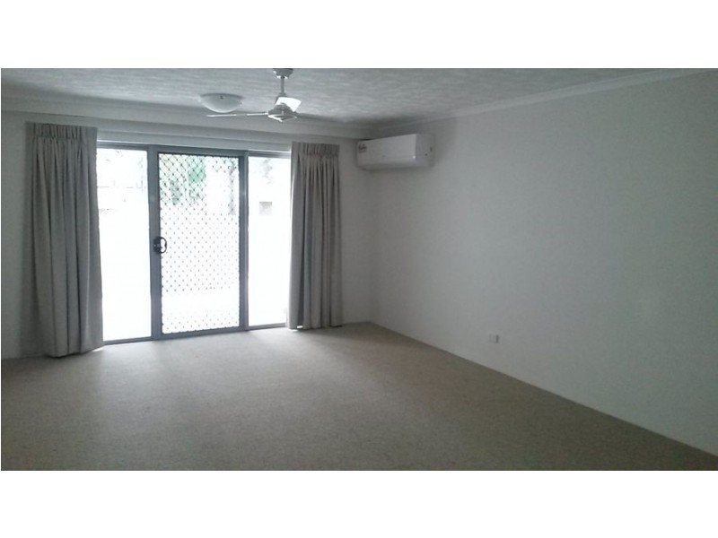 2/8 Ahern Street, Labrador QLD 4215