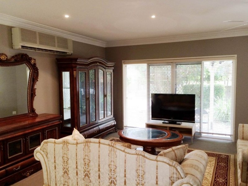 6 Dove Tree Cre, Sinnamon Park QLD 4073