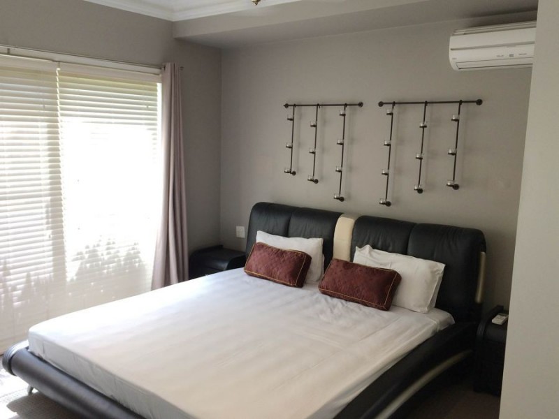 6 Dove Tree Cre, Sinnamon Park QLD 4073