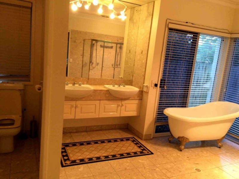 6 Dove Tree Cre, Sinnamon Park QLD 4073