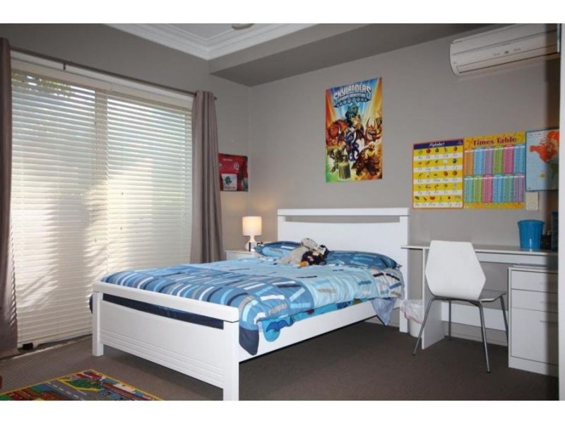 6 Dove Tree Cre, Sinnamon Park QLD 4073