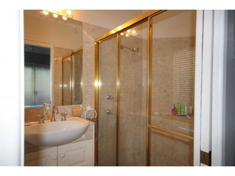 6 Dove Tree Cre, Sinnamon Park QLD 4073