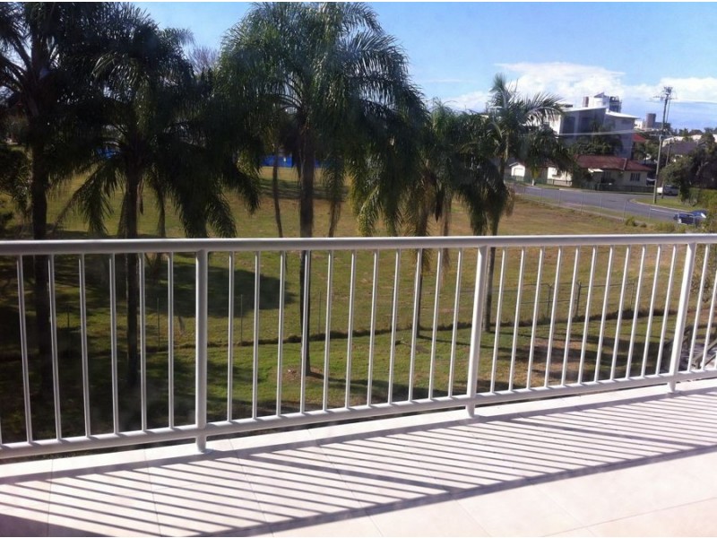 8-10 Ahern Street, Labrador QLD 4215