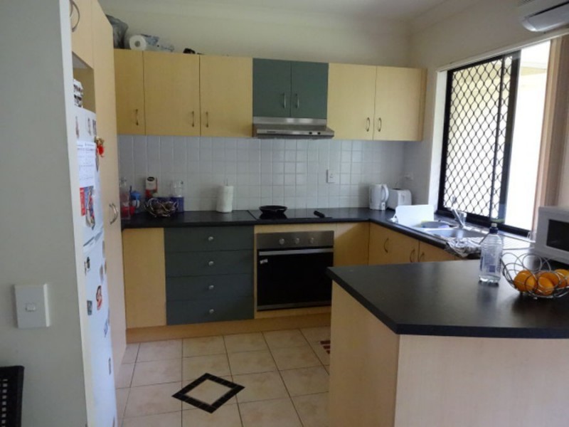 20< BROWN STREET, Labrador QLD 4215