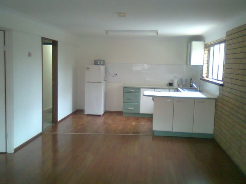 11 Warrington st, Robertson QLD 4109