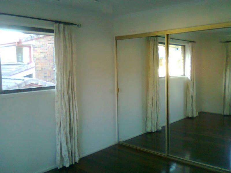 11 Warrington st, Robertson QLD 4109