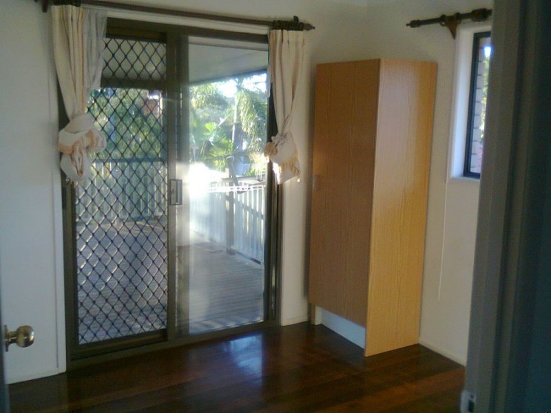 11 Warrington st, Robertson QLD 4109