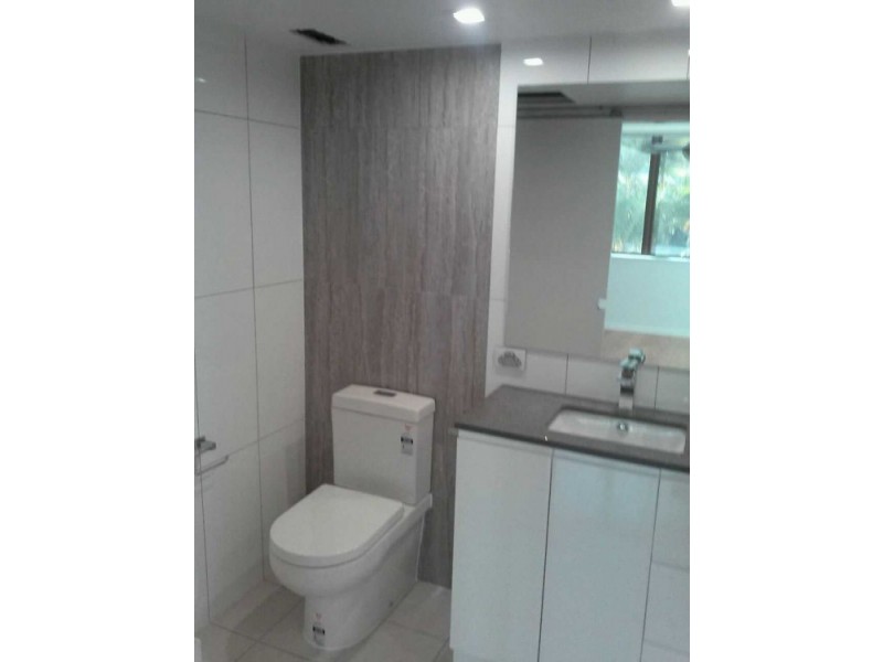 20 77 Brighton Parade, Southport QLD 4215