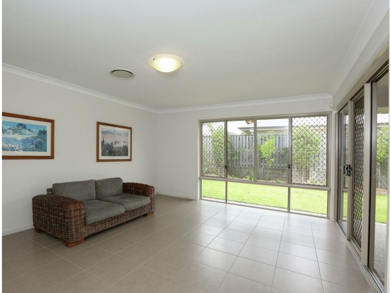 6 Dennis Vale Drive, Daisy Hill QLD 4127
