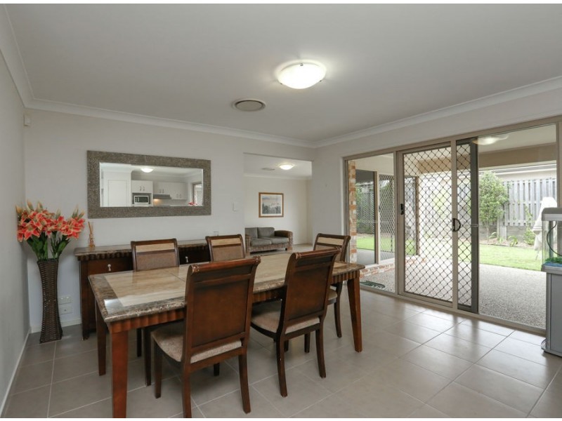 6 Dennis Vale Drive, Daisy Hill QLD 4127