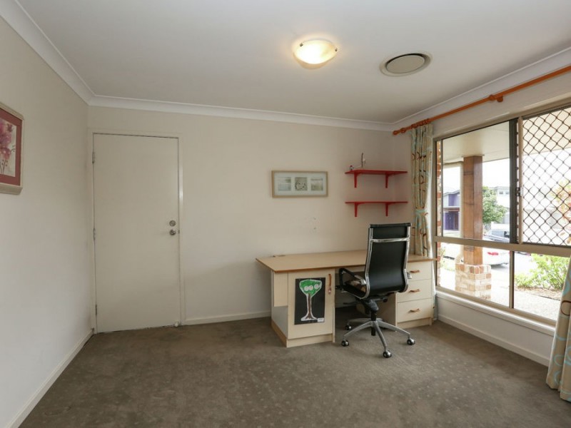 6 Dennis Vale Drive, Daisy Hill QLD 4127
