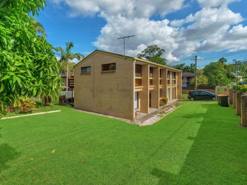 77 GROUT STREET, Macgregor QLD 4109