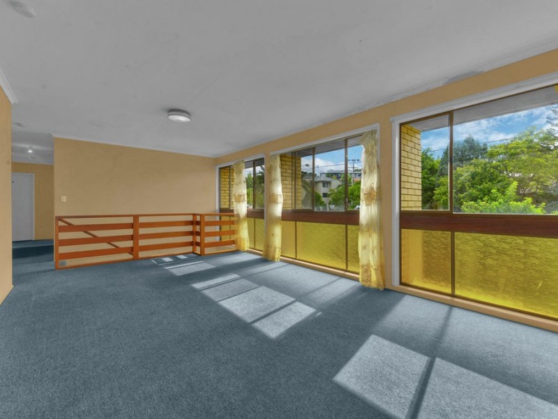 77 GROUT STREET, Macgregor QLD 4109