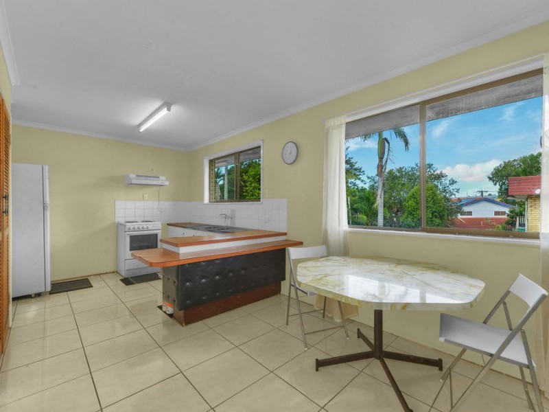 77 GROUT STREET, Macgregor QLD 4109