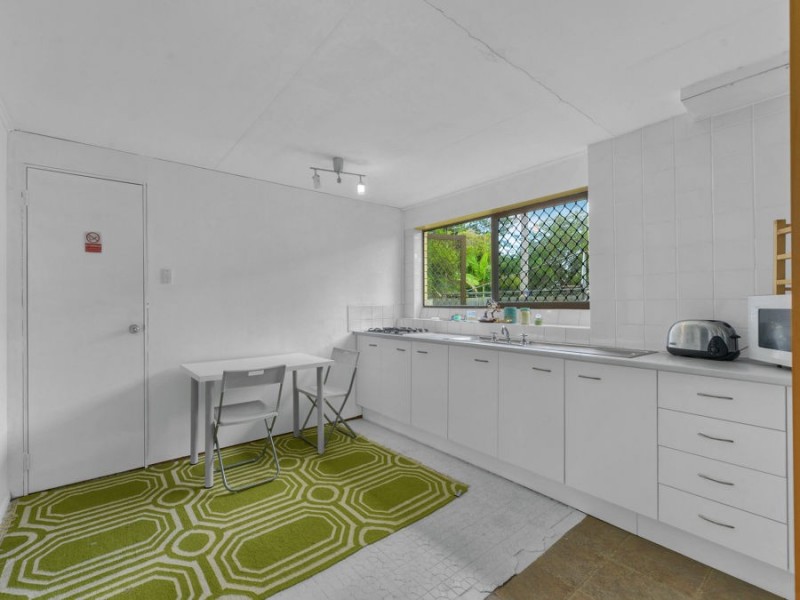 77 GROUT STREET, Macgregor QLD 4109