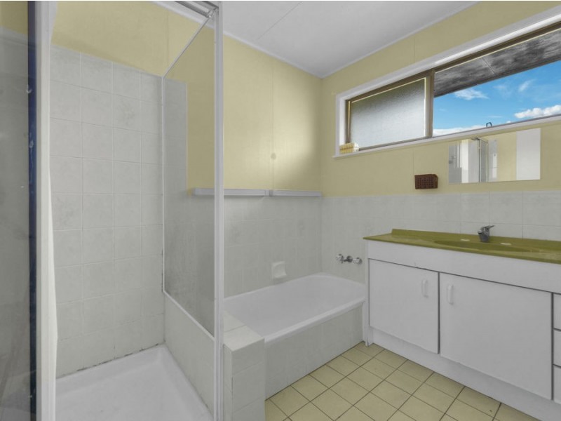 77 GROUT STREET, Macgregor QLD 4109