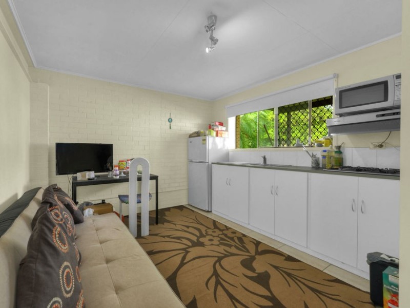 77 GROUT STREET, Macgregor QLD 4109