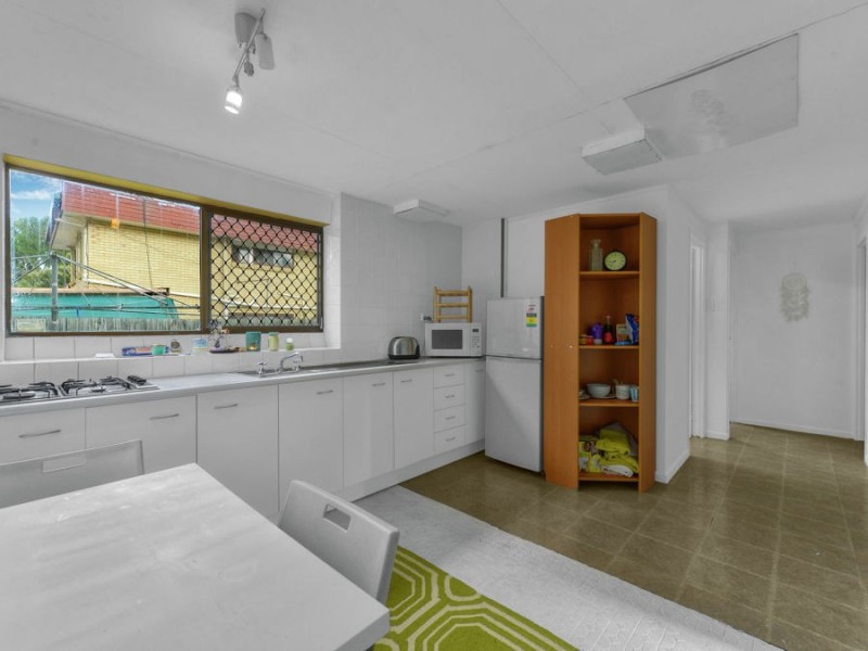 77 GROUT STREET, Macgregor QLD 4109