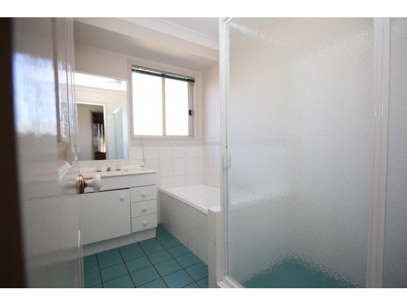 33 Highridge Rd, Springfield QLD 4300