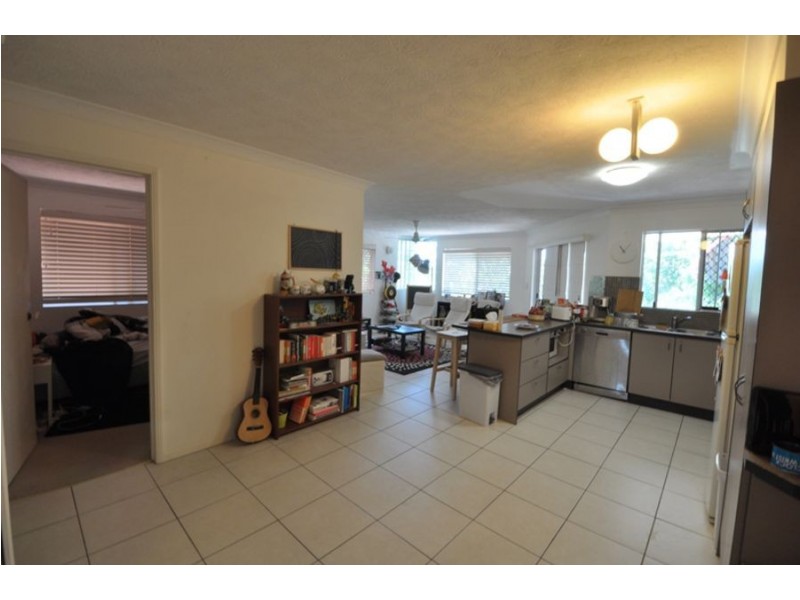 71 Warrent, St Lucia QLD 4067