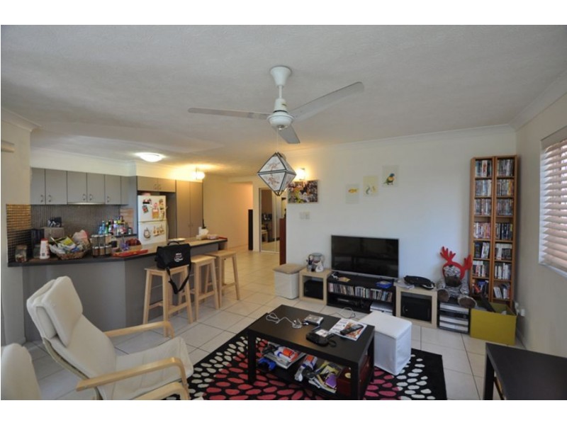 71 Warrent, St Lucia QLD 4067