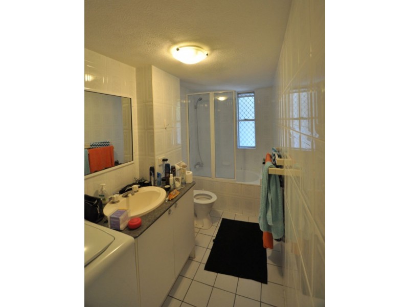 71 Warrent, St Lucia QLD 4067